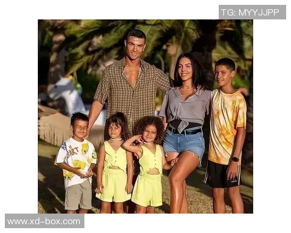 足球明星与家人共度温馨时光的感人瞬间回顾 足球明星与家人共度温馨时光的感人瞬间回顾