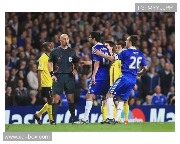 德国军装足球明星的传奇故事与球场上的辉煌成就